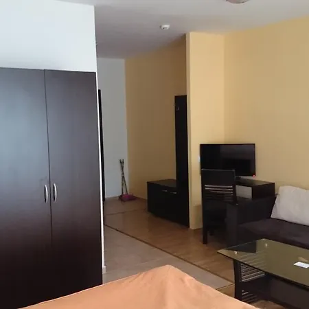 Apartment Tes Flora *