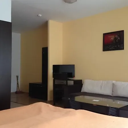 Tes Flora Apartment *
