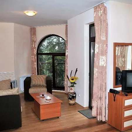 Tes Flora Apartment