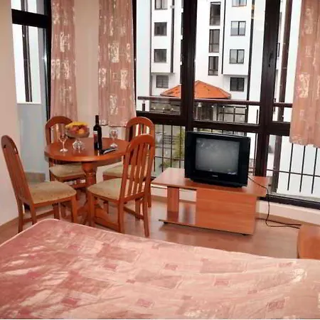 Apartment Tes Flora *