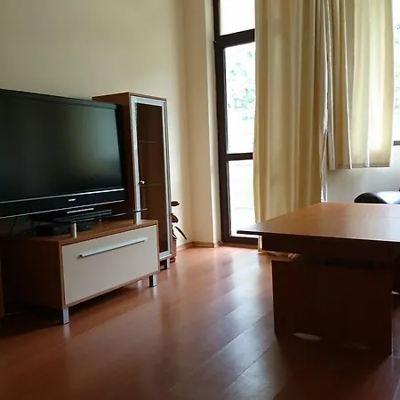 Apartment Tes Flora *