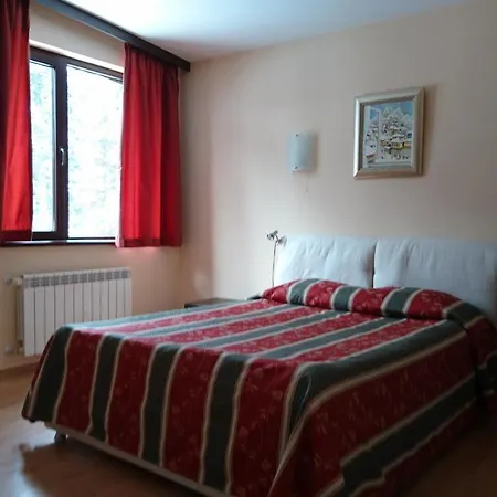 Tes Flora Apartment *